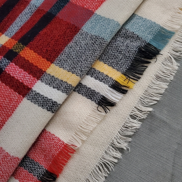 OSFM Blanket Scarf Plaid Tartan Fringes Oversized Wrap 100% Acrylic 51"× 52" - Picture 5 of 8